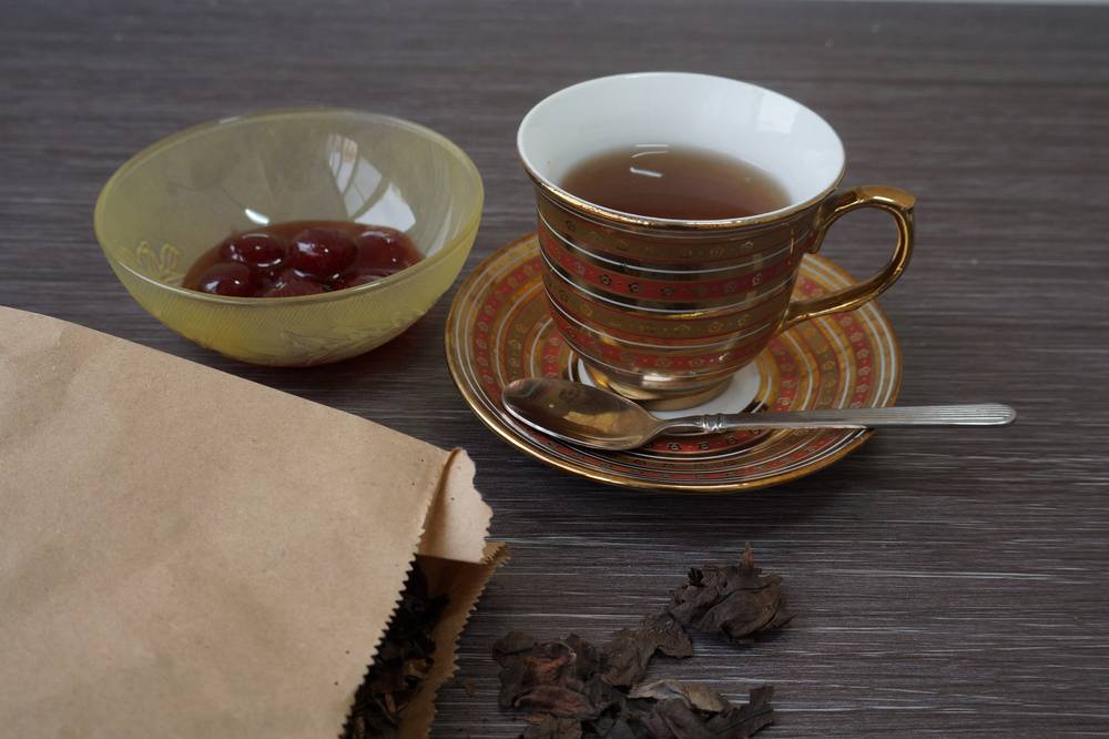 Чай из листьев бадана: польза и вред, лечебные свойства и противопоказания, как приготовить в домашних условиях, когда собирать и как сушить