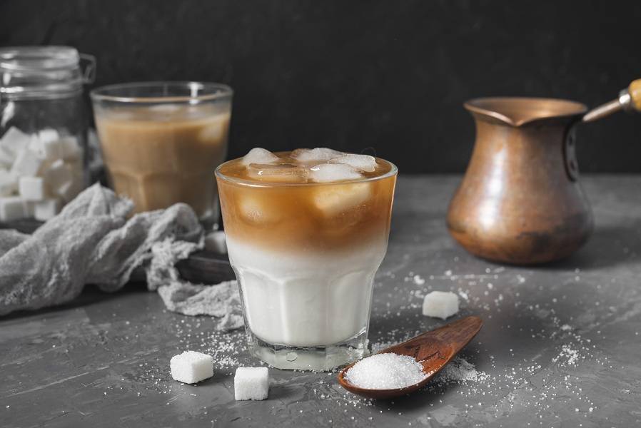 Кофе с кокосовым молоком - рецепты, польза и вред, калорийность