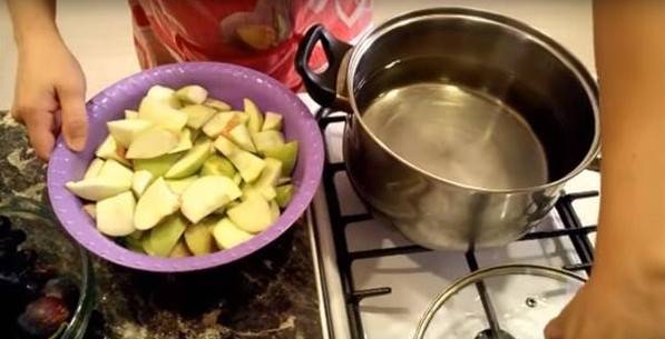 Рецепт компота из яблок в кастрюле
