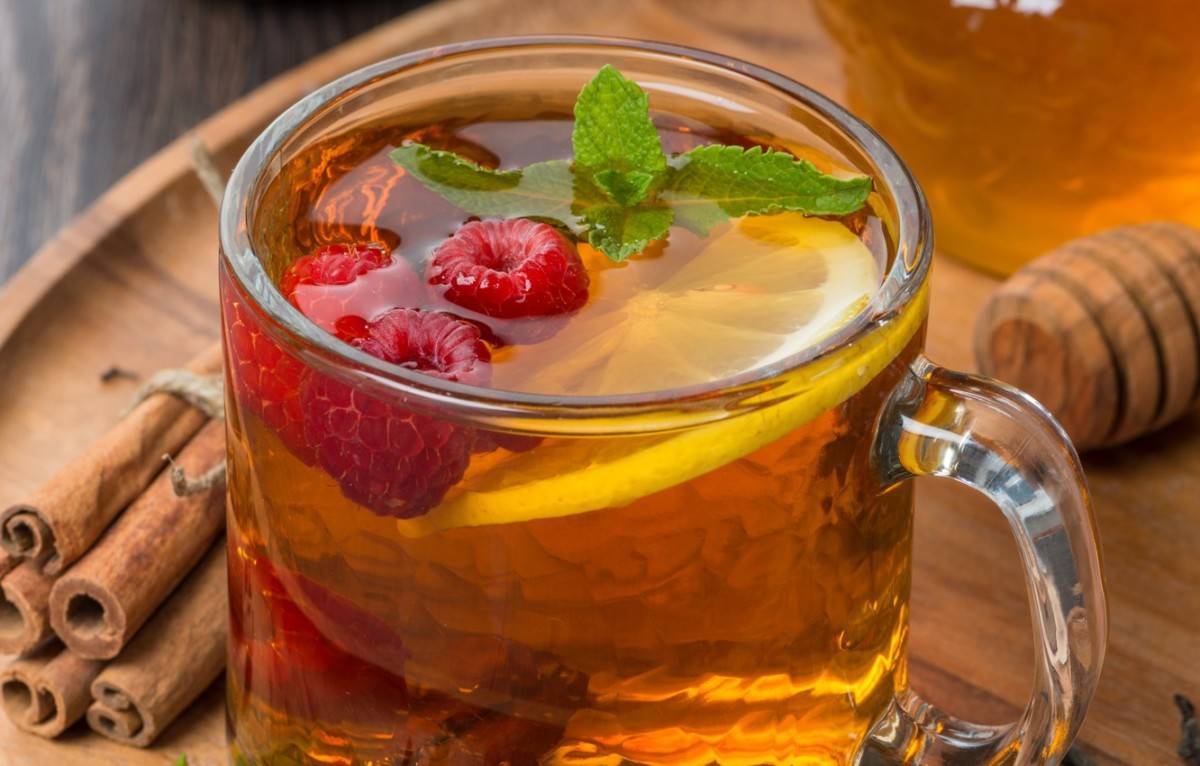 4 лучших рецепта чая с малиной, которые помогут при высокой температуре