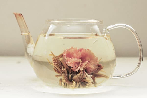 Секреты связанного чая, раскрывающегося как цветок