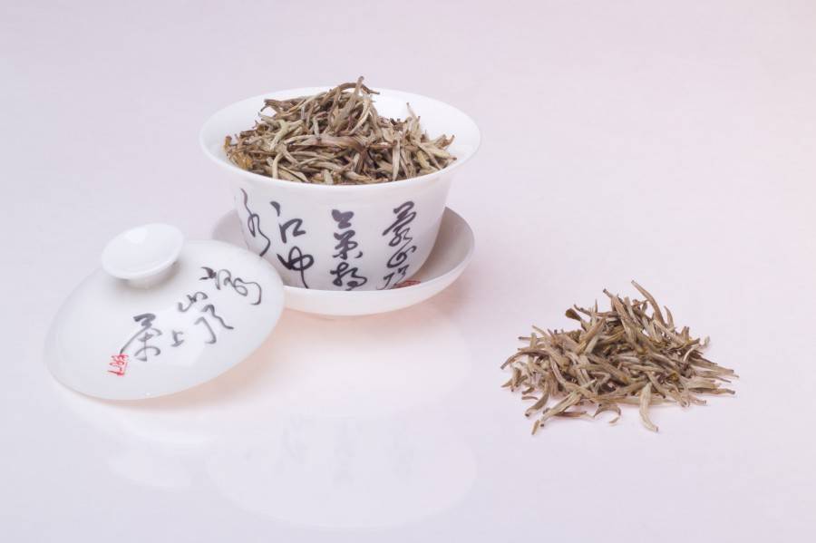 Бай хао инь чжень - как заваривать чай, описание, свойства и особенности | белый чай серебряные иглы - фото, польза