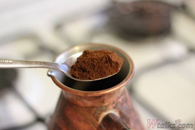 Пряный и согревающий кофе с гвоздикой в турке