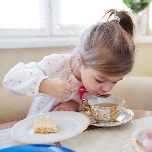 В каком возрасте можно давать чай ребенку?