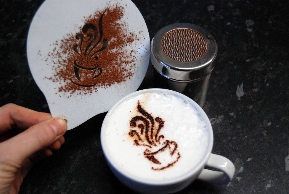 Что такое латте-арт или как сделать рисунки на кофейной пенке.