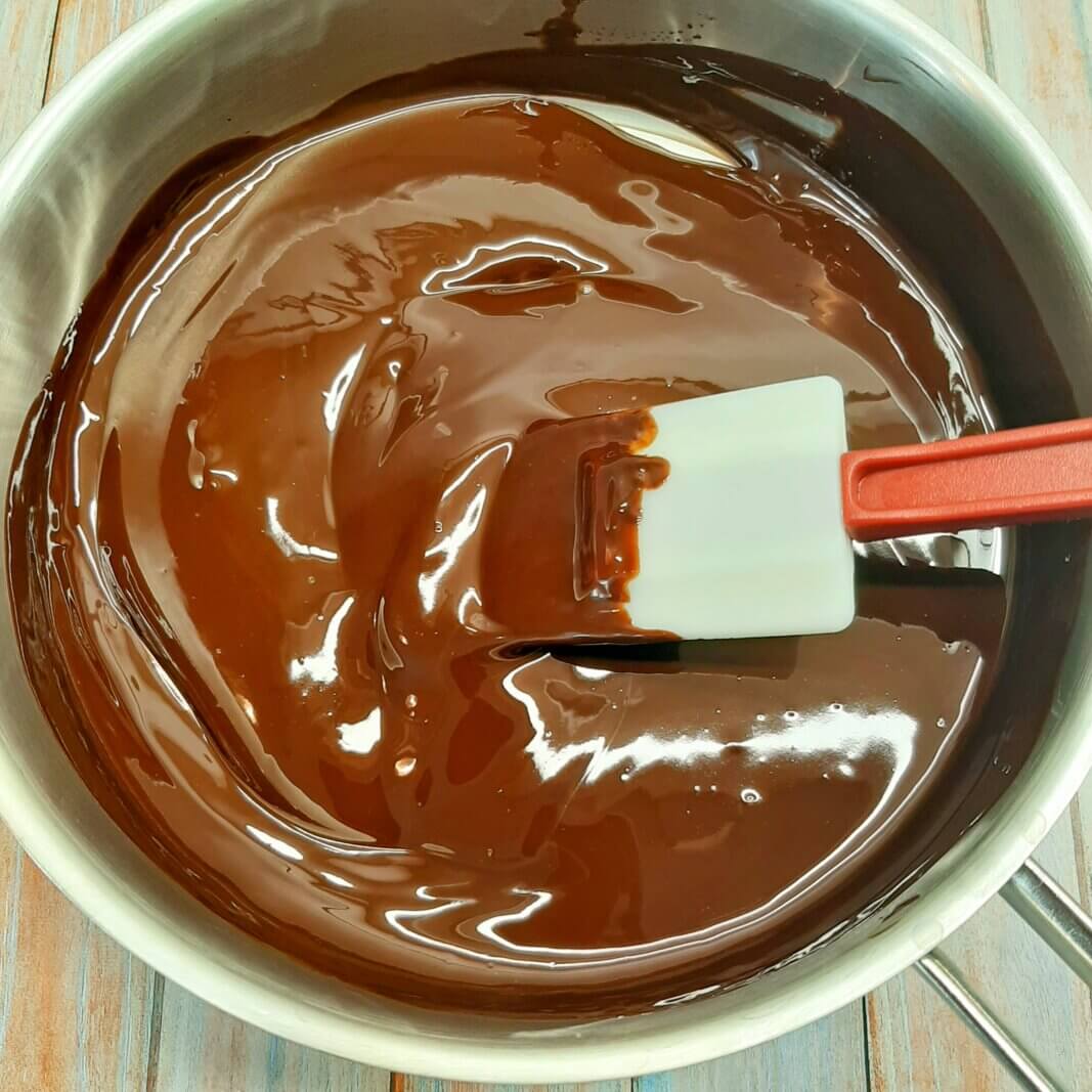 Как приготовить шоколадную глазурь из какао? рецепт хорошо застывающей глазури из какао для торта