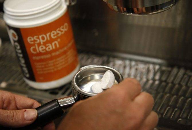 Правила чистки кофемашины от накипи в домашних условиях