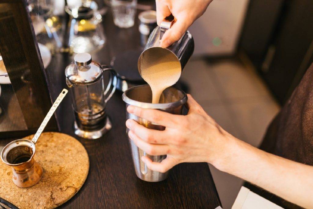 Кофе с корицей: польза и вред для здоровья