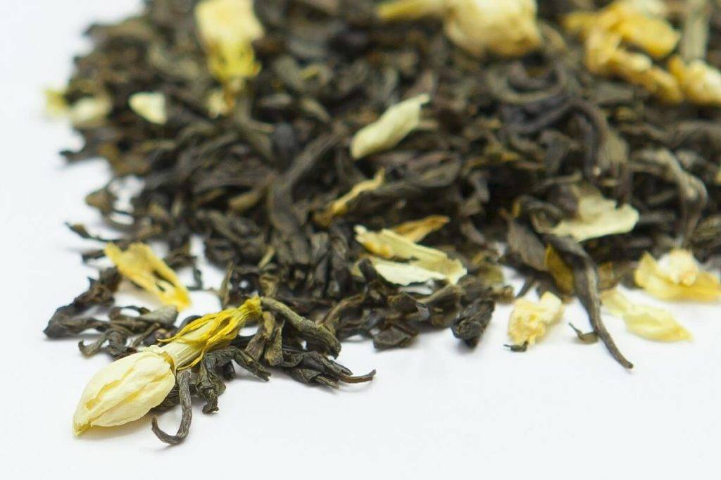 Чай с жасмином - польза и вред для здоровья, полезные свойства и противопоказания