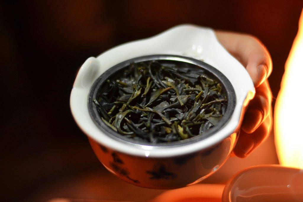 Зеленый чай пуэр: особенности производства, полезные свойства и противопоказания, как правильно заваривать