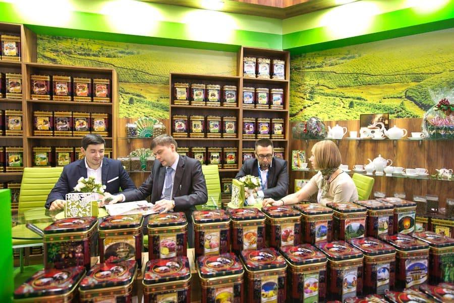 Формирование ассортимента и выкладка чая в различных магазинах