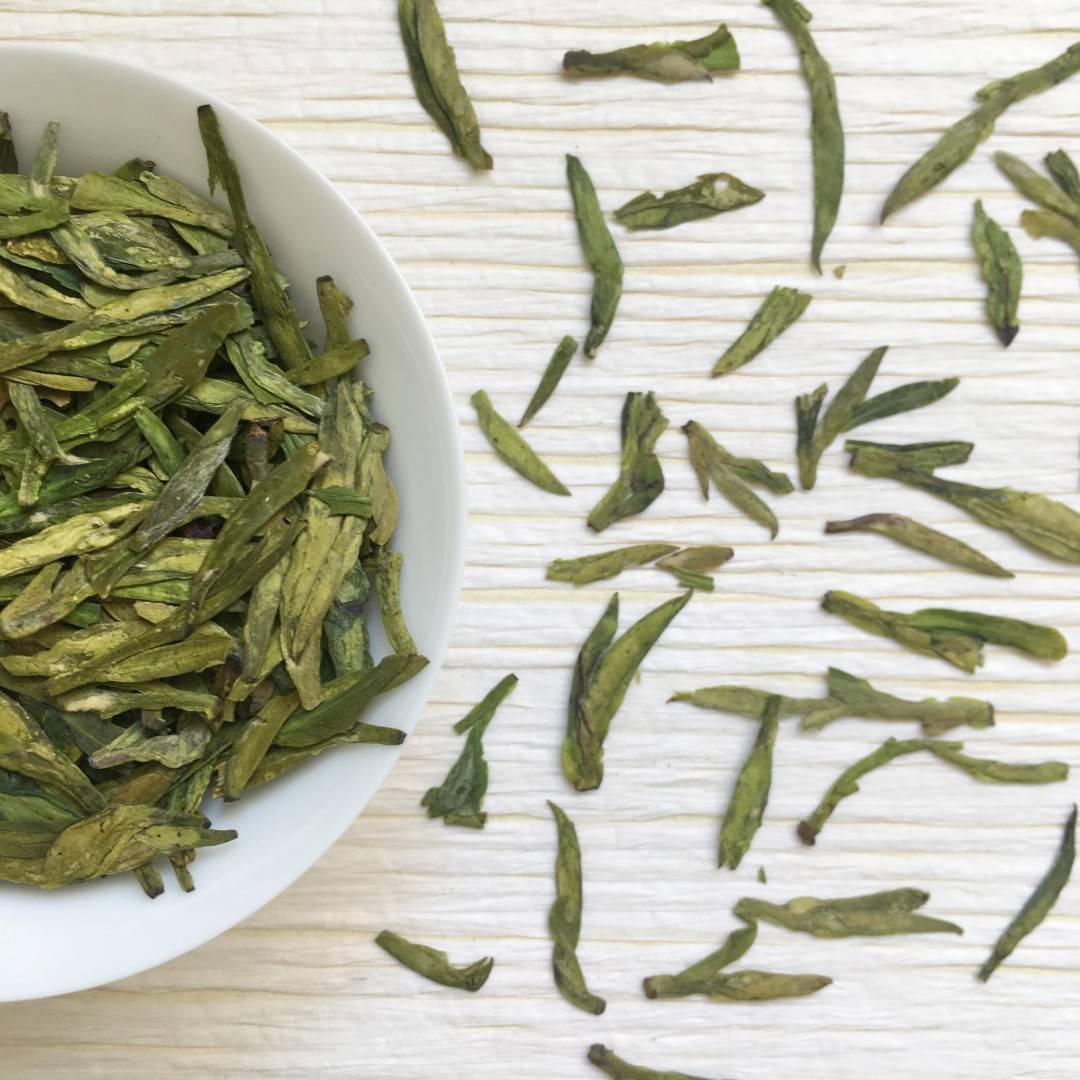 Зеленый чай лунцзин или лун цзин (龙井 - колодец дракона)