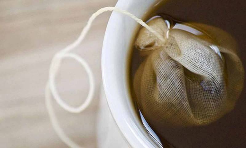 4 волшебных эффекта от примочек для глаз из чайной заварки