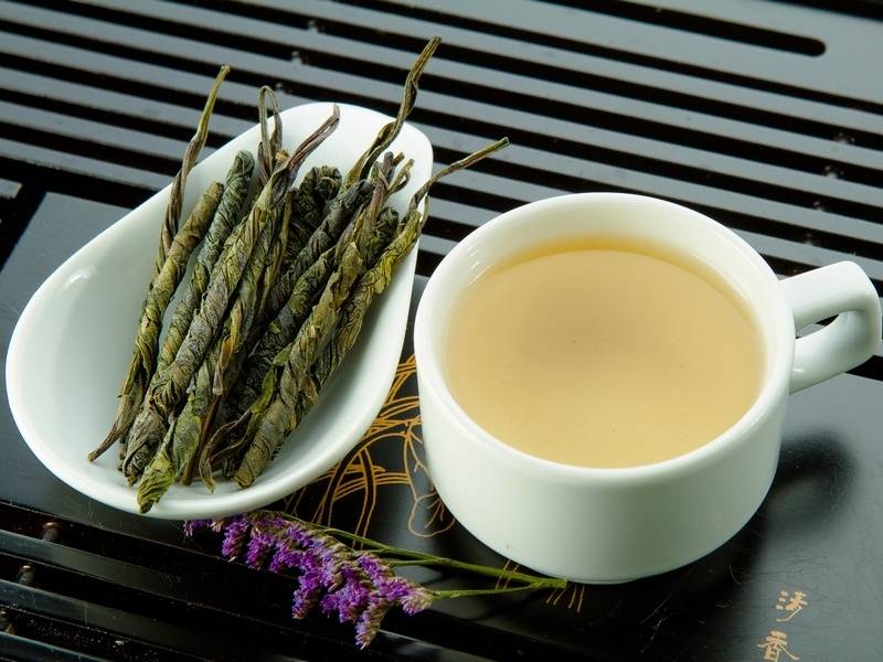 Чай кудин: польза и вред, сорта, правила выбора и хранения