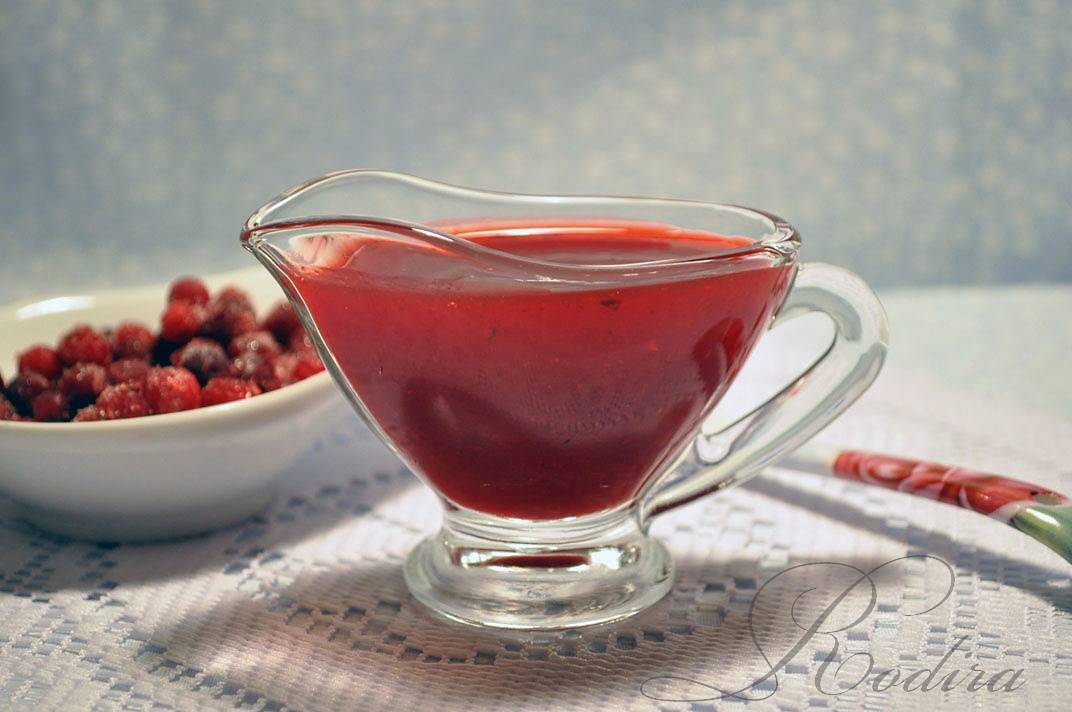 Чай с ягодами брусники – от чего помогают и как приготовить