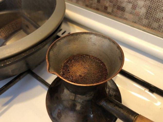 Технология приготовления кофе в кастрюле на плите