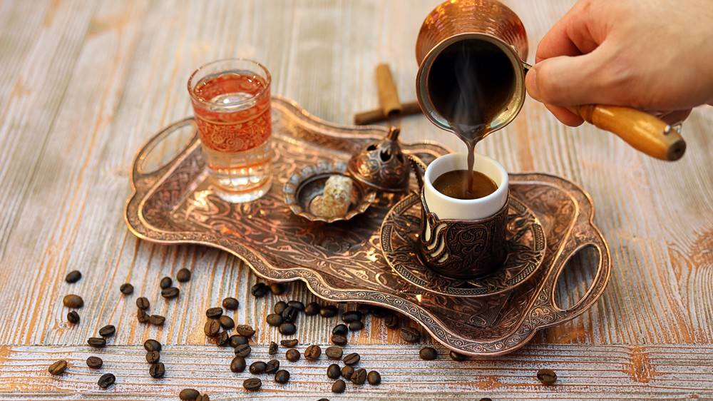 Как варить арабский кофе с кардамоном?