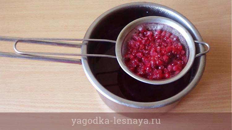 Как сварить кисель из брусники из свежих или замороженных ягод