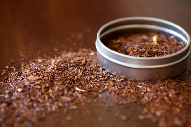 Травяной чай ройбуш: полезные свойства, противопоказания и правила заварки