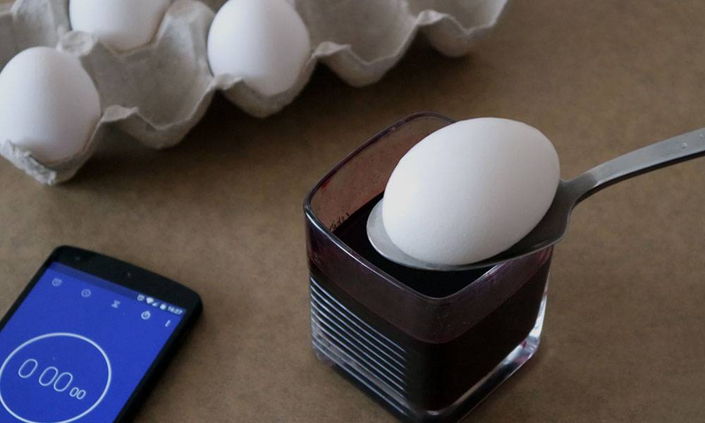 Как правильно красить яйца чаем и кофе - супер повар