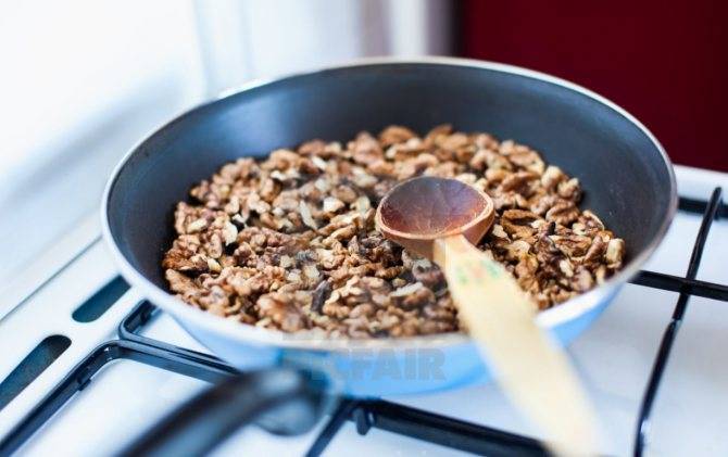 Как замачивать грецкие орехи перед употреблением, нужно ли это делать, сколько держать в воде, как сушить