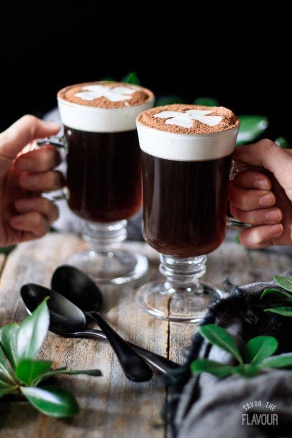 Коктейль ирландский кофе (irish coffee)