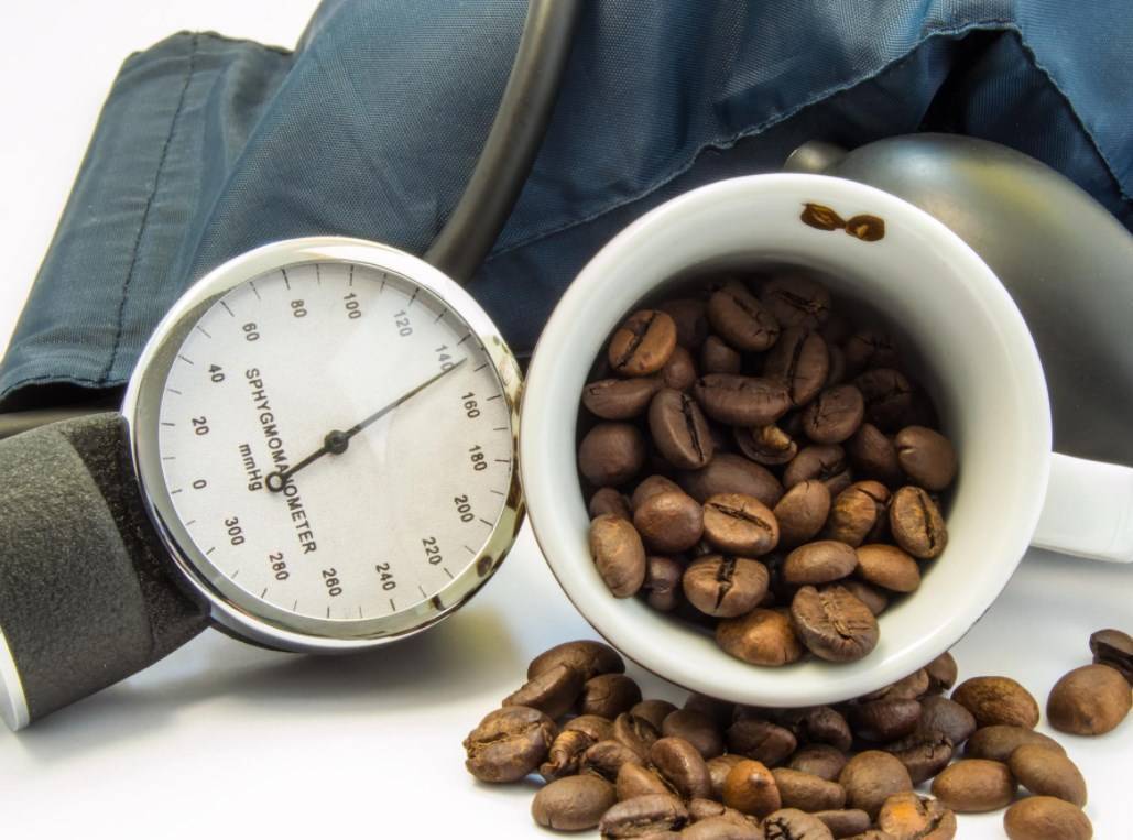 Влияние кофе на давление — повышает или понижает?