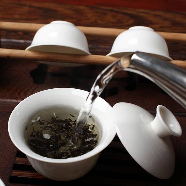 Черный чай для глаз: промыть от синяков и мешков под глазами для пользы