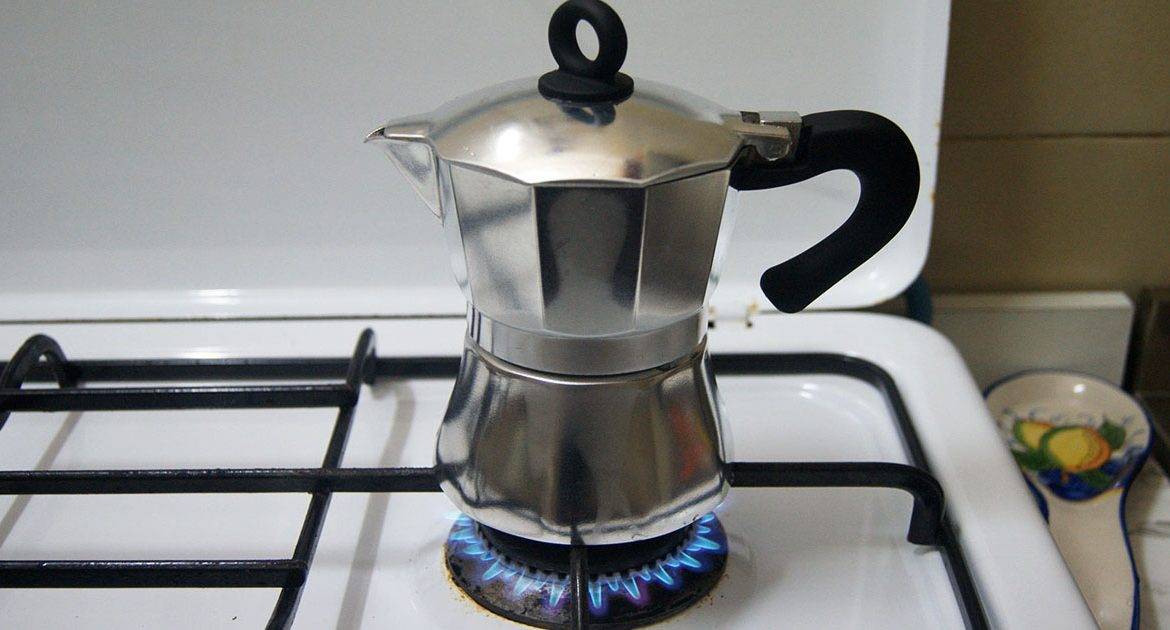 Как правильно сварить кофе в турке на плите