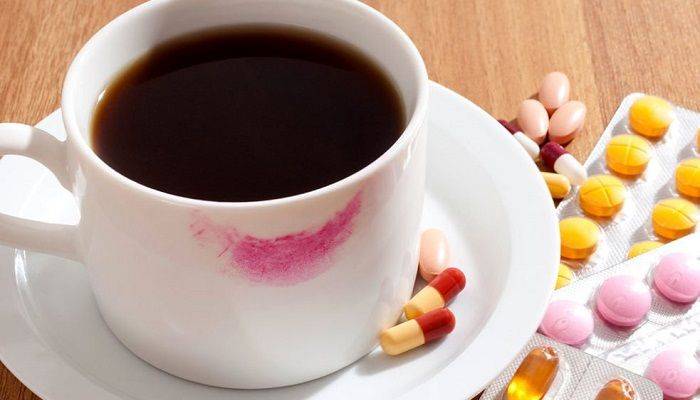Можно ли запивать таблетки кофе
