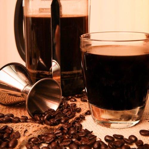 Кофе с коньяком: польза и вред, калорийность, рецепты