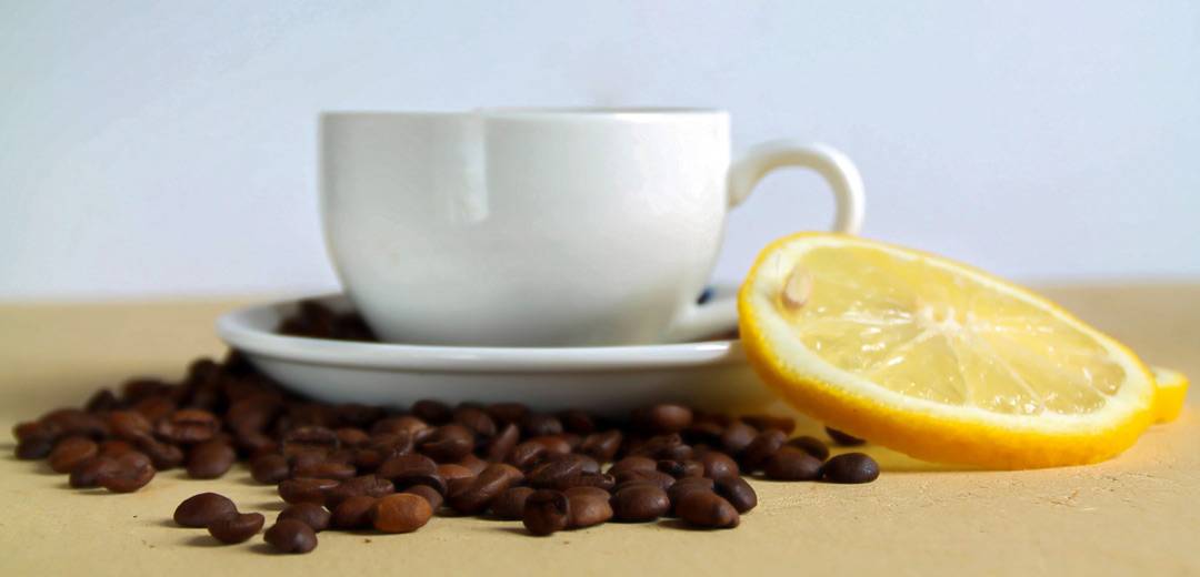 Кофе с лимоном — польза и вред, как называется ☕