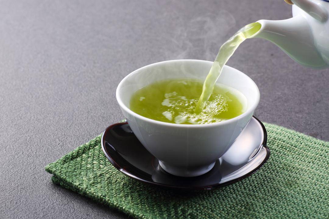 Зеленый чай для кожи лица и тела, волос: польза, рецепты