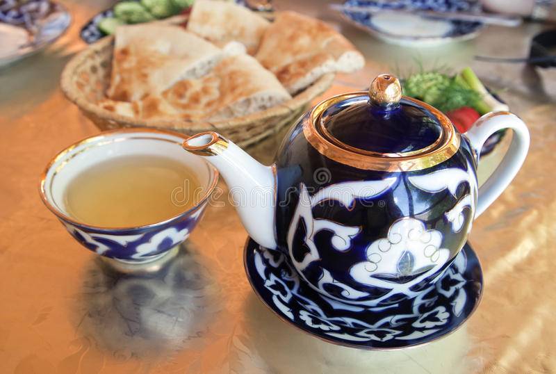 Традиции узбеков - вечный чай и блюдо, исполняющее желания