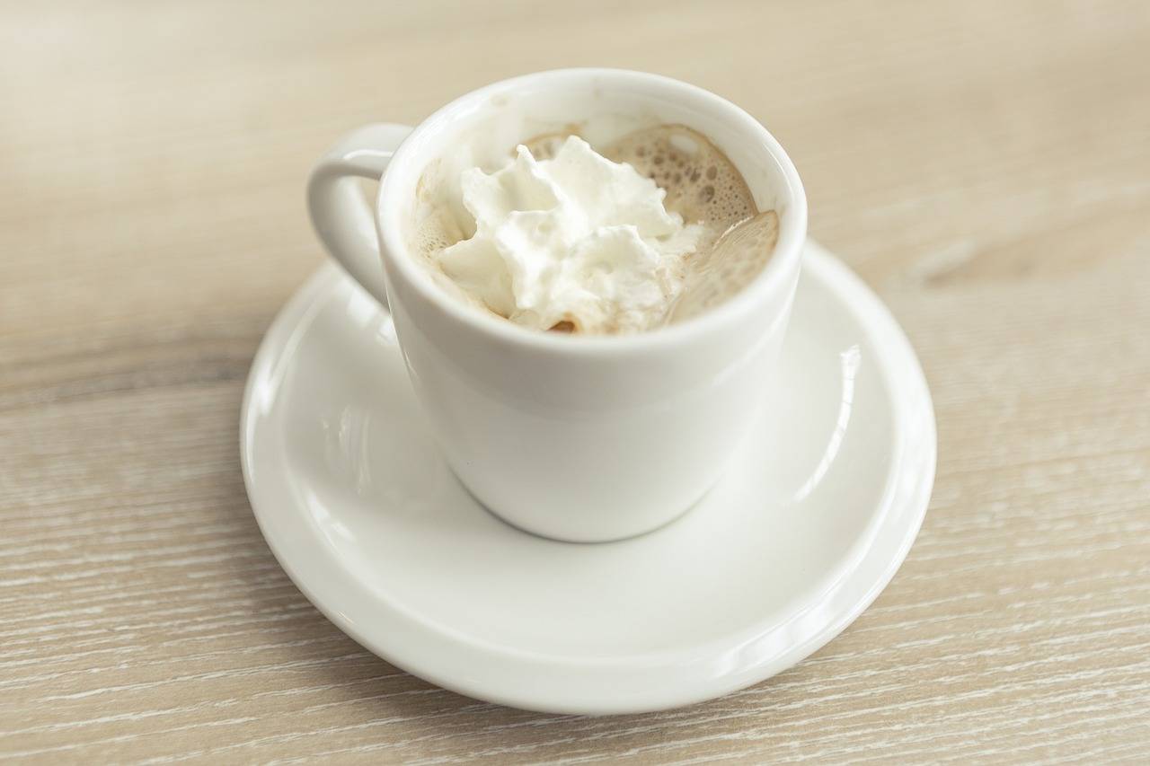 Кофе с молоком: польза или вред, калорийность, можно ли пить