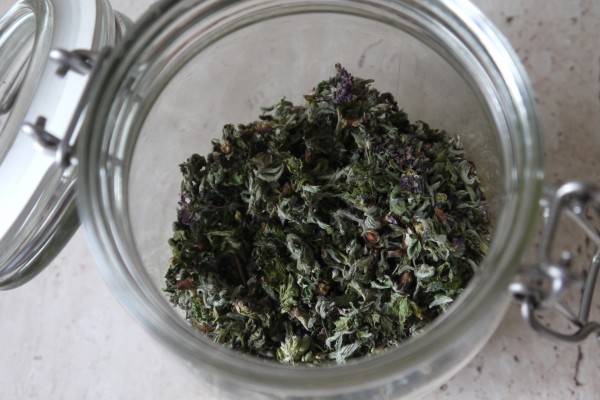 Чай из листьев малины — лечебные свойства и противопоказания