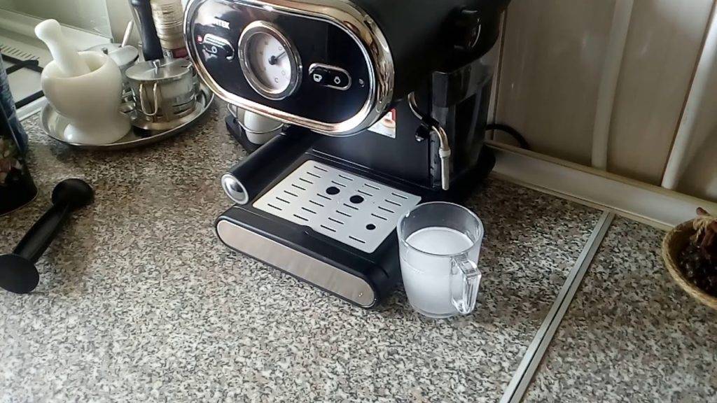 Рожковая кофеварка Polaris