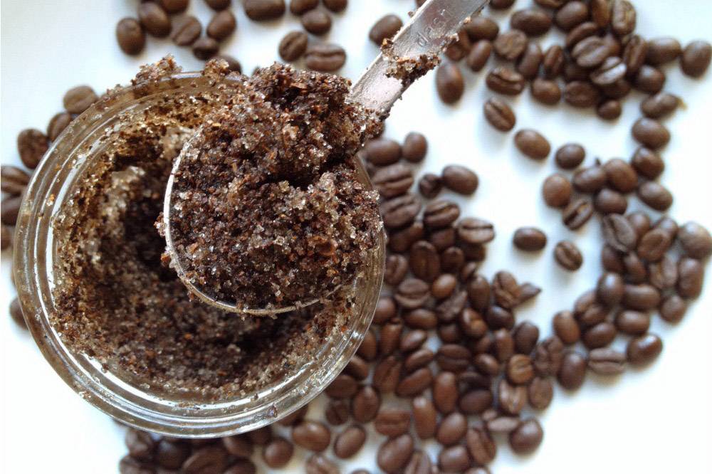 Скраб из кофейной гущи: польза, рецепты, применение для лица, тела, волос