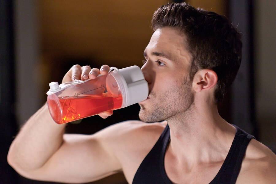 5 напитков, которые нельзя пить после тренировки :: инфониак