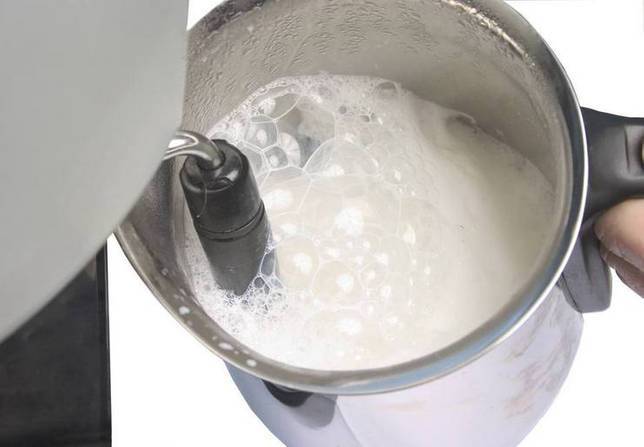 Как правильно взбивать молоко для капучино
