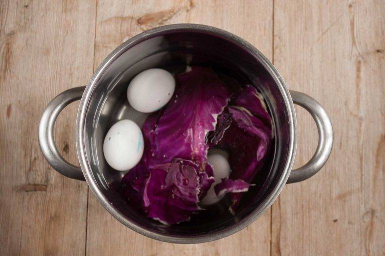 Как покрасить яйца на пасху чаем каркаде — пошаговый рецепт