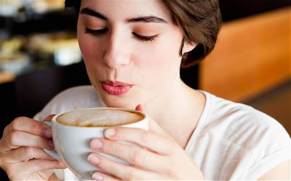 Пятна от кофе на зубах: причины и методы устранения
