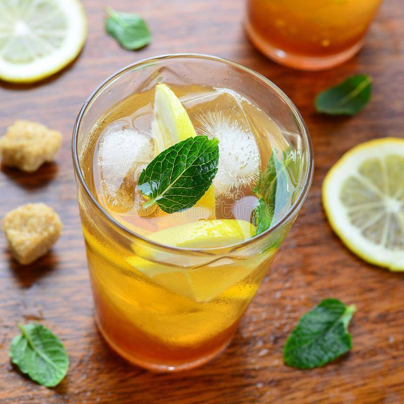 Холодный чай с лимоном рецепт. Ice Tea лимонный. Чай со льдом и лимоном. Холодный чай с лимоном. Лимон со льдом.