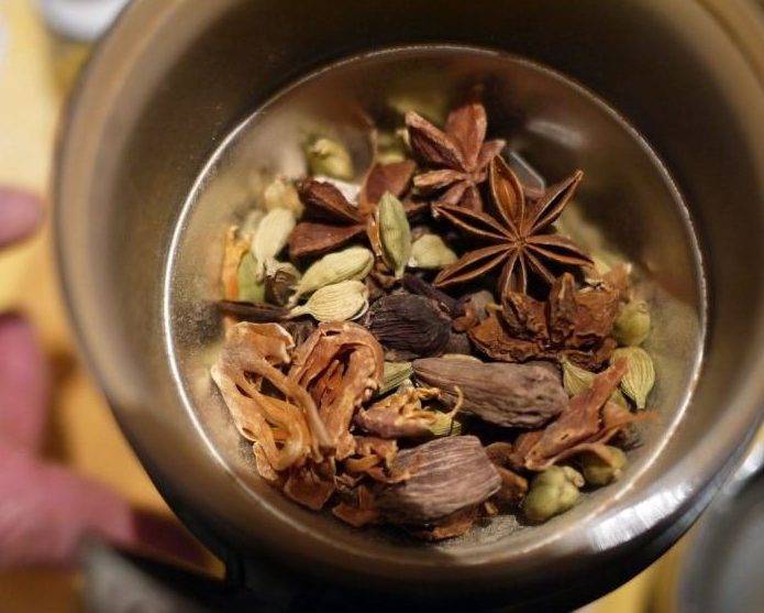 Как приготовить чай с кардамоном и можно ли использовать его для похудения или улучшения сна?
