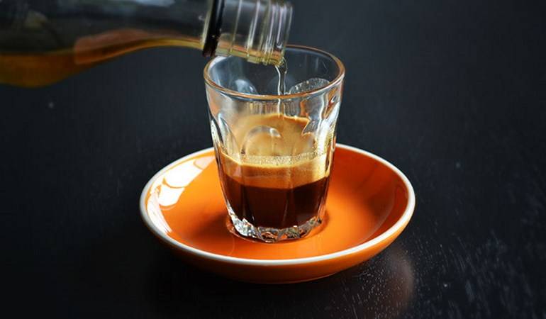 Кофе фредо — холодный карамельный коктейль: 3 рецепта ☕