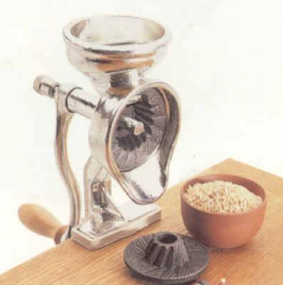 Как помолоть зерна кофе без кофемолки дома: блендер, мясорубка, ступка