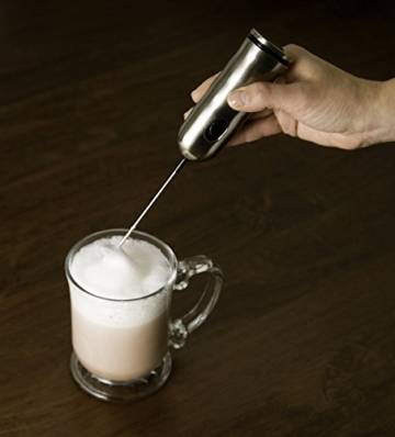 Как пользоваться взбивателем для молока