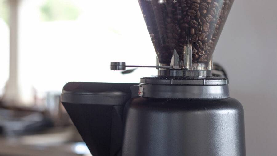 Как выбрать лучшую ручную кофемолку