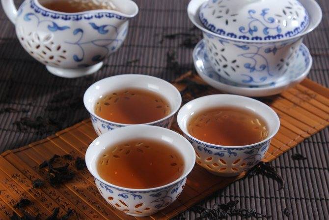 Глиняная посуда, остывший за 3 минуты кипяток и другие секреты того, как заварить вкусный чай