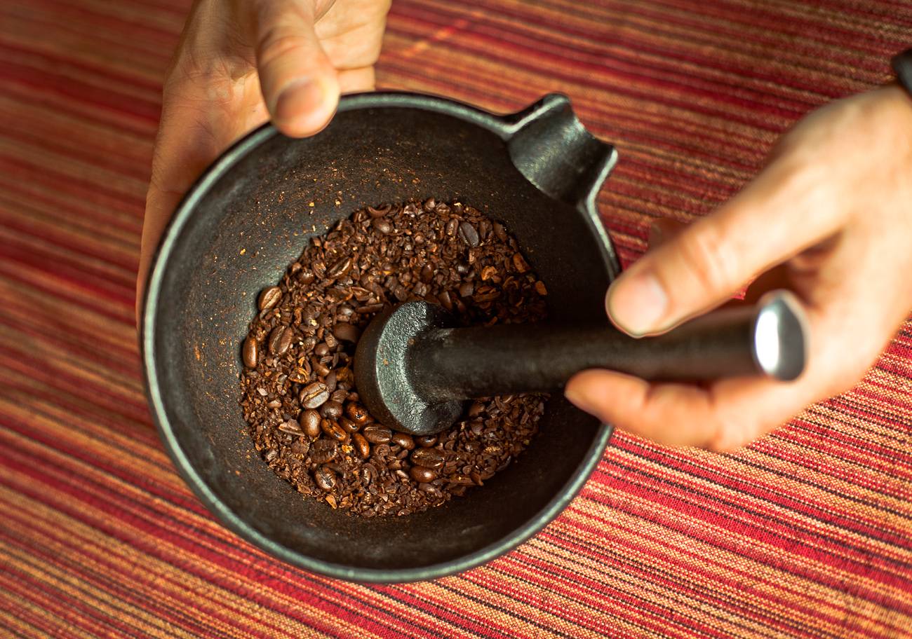 Измельчение кофе в кофемолке, какой бывает помол, другие способы измельчения кофе